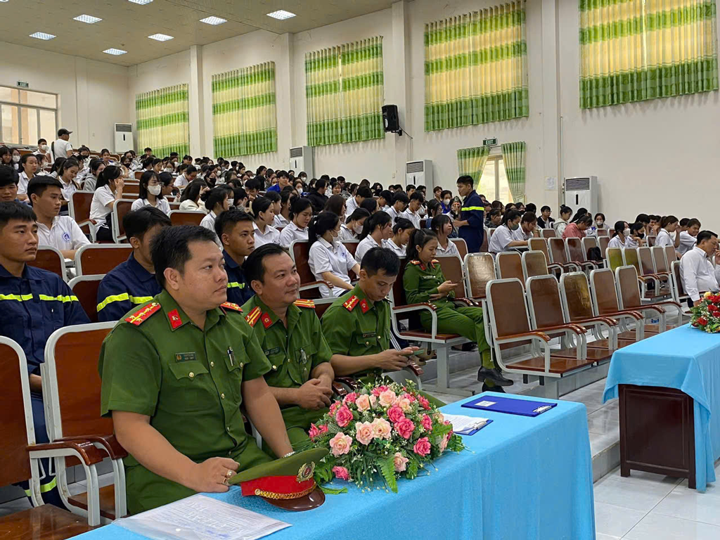 tap-huan-pccc-truong-cdbt-2025-1