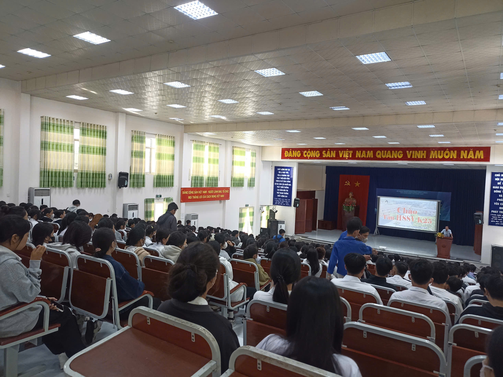chao-don-tan-hoc-sinh-sinh-vien-2025-4