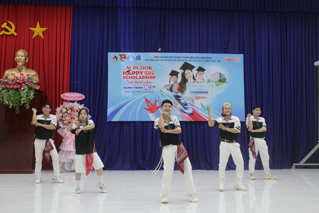 chao-don-tan-hssv-2025-2028-va--tra-hoc-bong-cong-ty-acecook-viet-nam-1