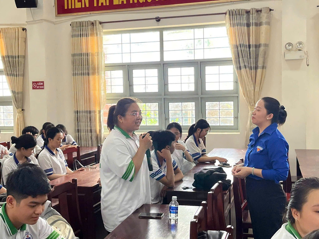 trang-bi-ky-nang-su-dung-mang-xa-hoi-cho-hoc-sinh-xa-tan-thuy-1
