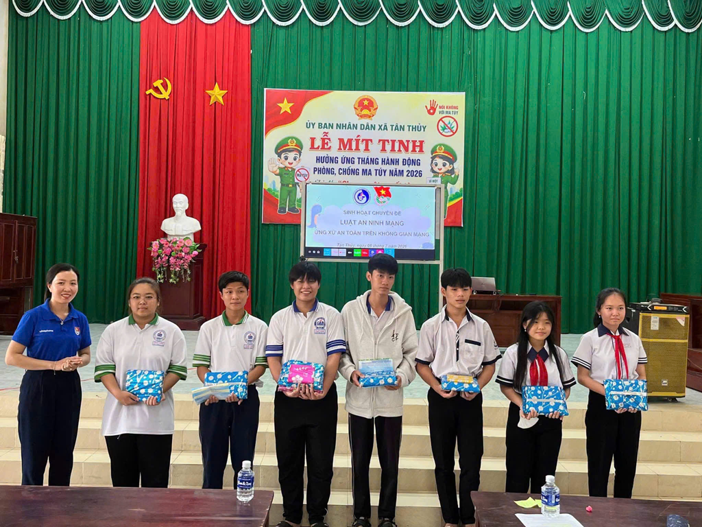 trang-bi-ky-nang-su-dung-mang-xa-hoi-cho-hoc-sinh-xa-tan-thuy-4