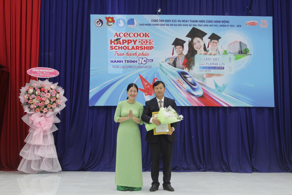 chao-don-tan-hssv-2025-2028-va--tra-hoc-bong-cong-ty-acecook-viet-nam-5