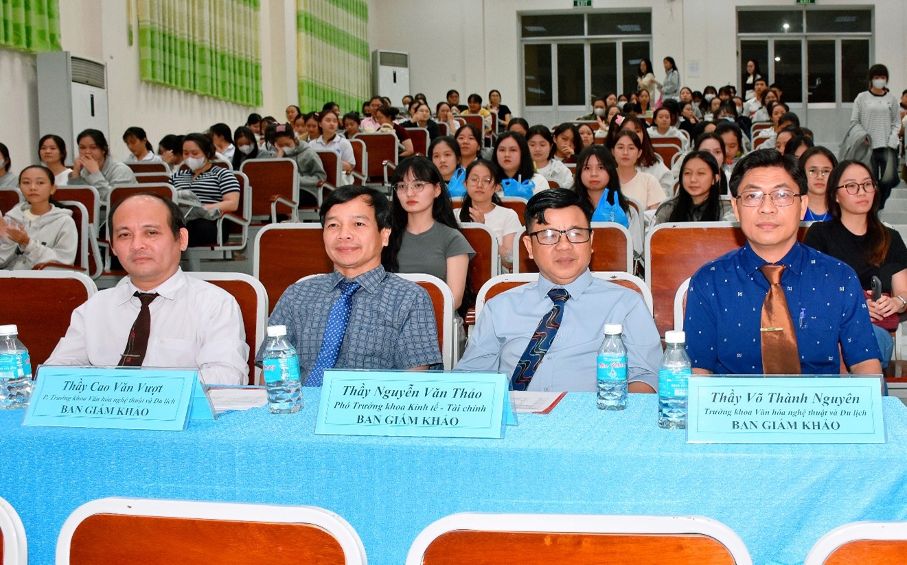 hoi-thi-tinh-ca-mua-xuan-2026-truong-cao-dang-ben-tre-1