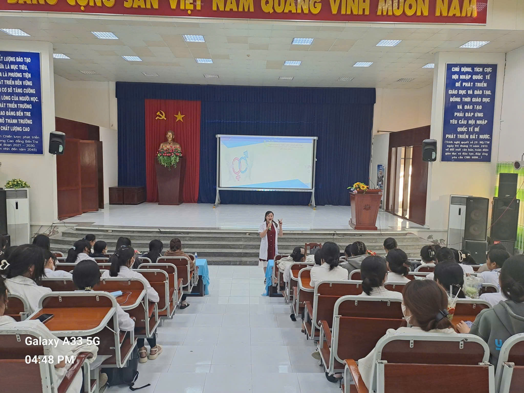 tap-huan-cham-soc-suc-khoe-cho-nu-sinh-cdbt-2025-2