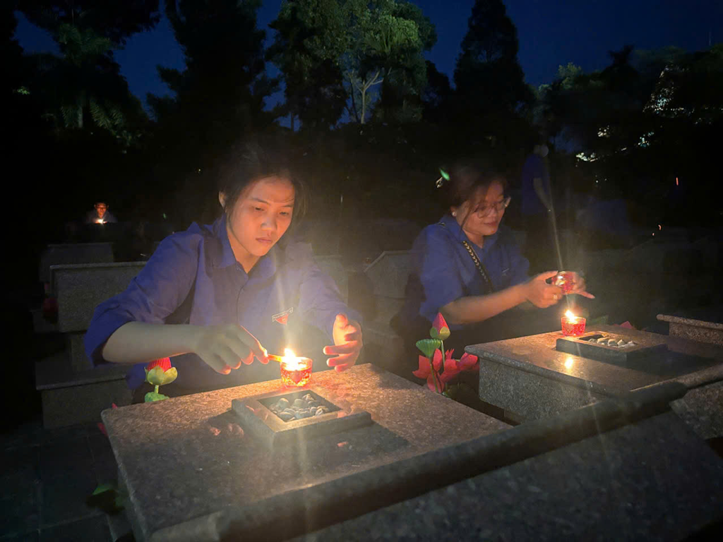 thap-nen-tri-an-ky-niem-ngay-thuong-binh-liet-sy-27-7-2025-5