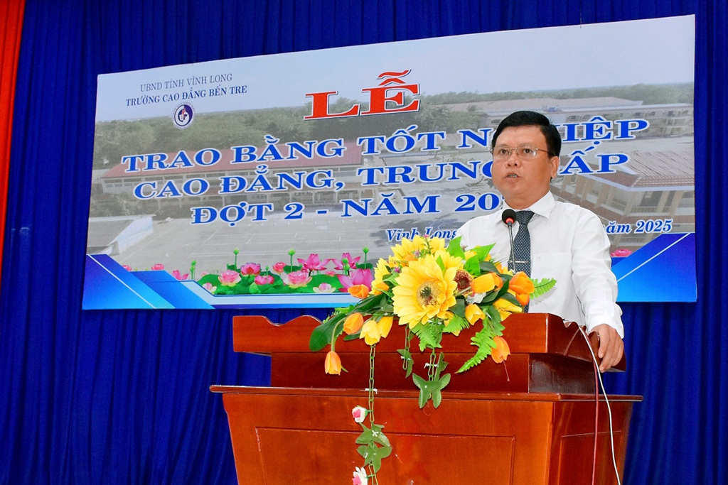 trao-bang-tot-nghiep-7-2025-2