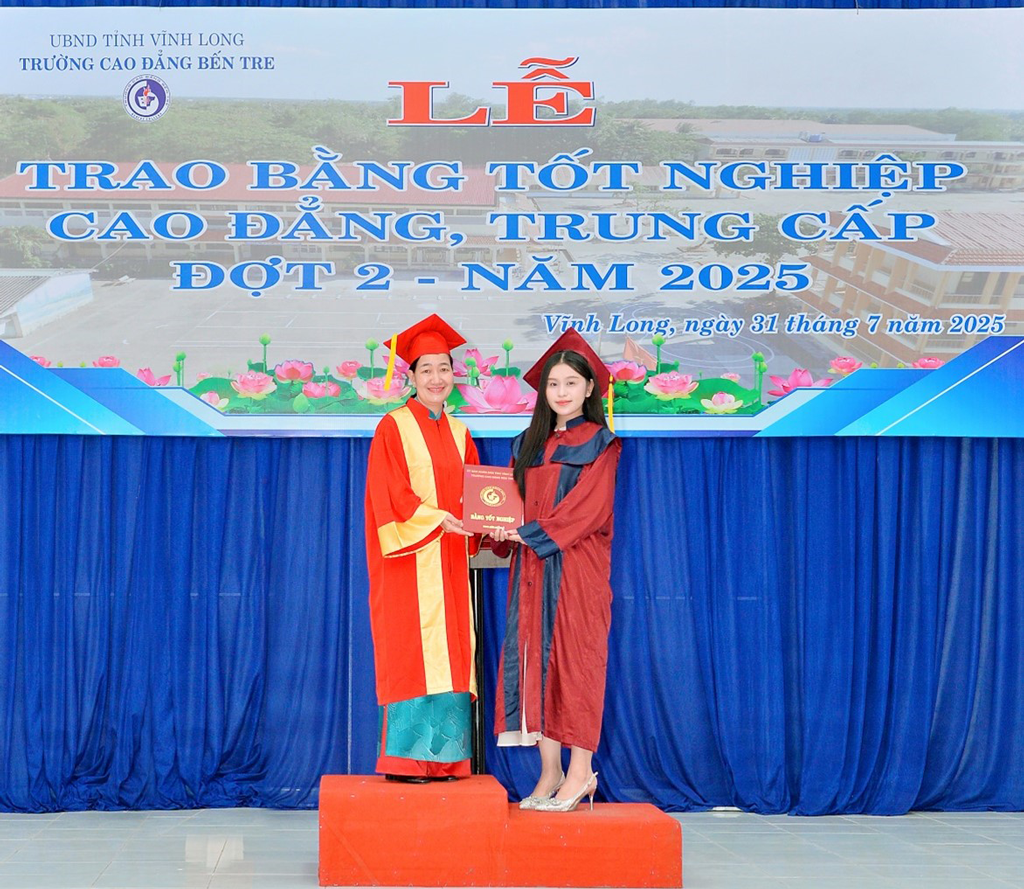 trao-bang-tot-nghiep-7-2025-6