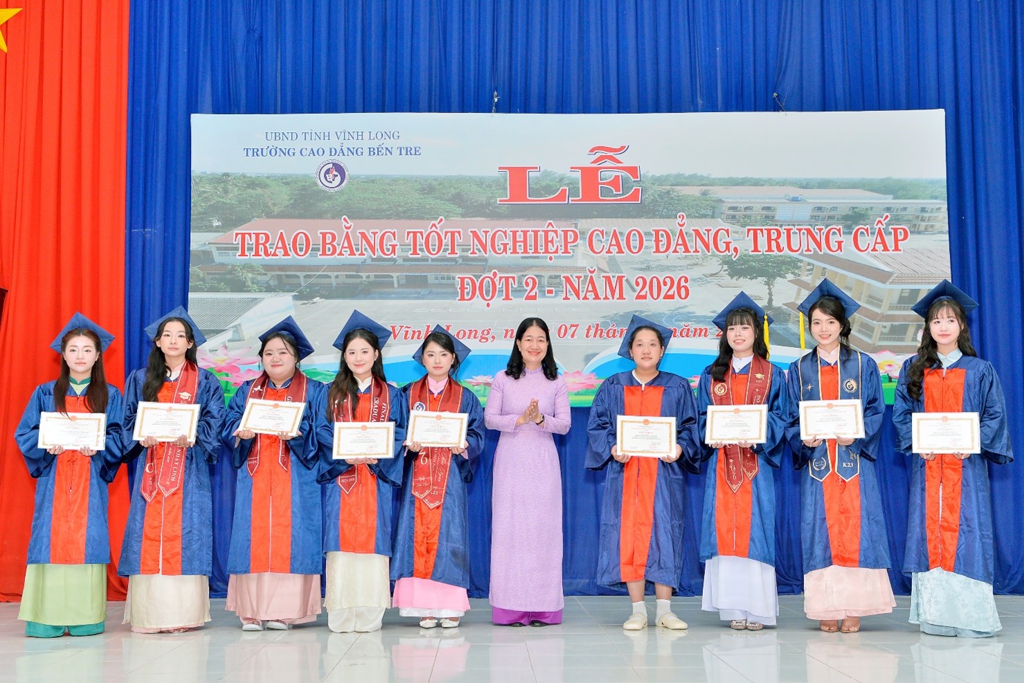 truong-cdbt-to-chuc-le-trao-bang-tot-nghiep-dot-2-2026-5